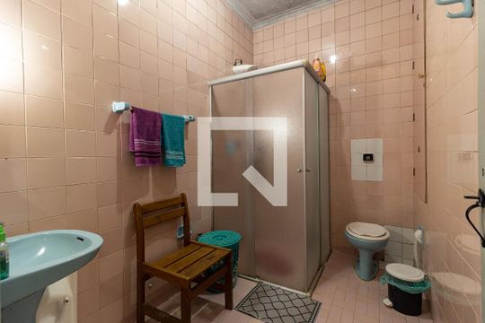 Banheiro Social de casa à venda com 3 quartos, 173m² em Vila Gumercindo, São Paulo