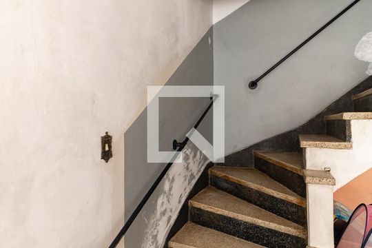 Escada de casa à venda com 3 quartos, 173m² em Vila Gumercindo, São Paulo