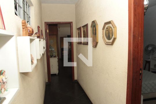 Corredor de casa à venda com 3 quartos, 290m² em Ouro Preto, Belo Horizonte