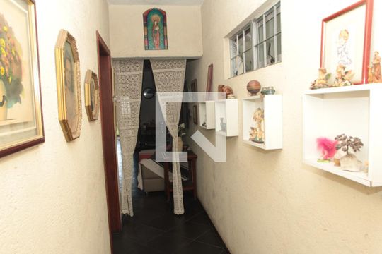 Corredor de casa à venda com 3 quartos, 290m² em Ouro Preto, Belo Horizonte