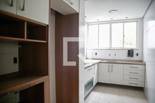 Cozinha de casa para alugar com 3 quartos, 250m² em Petrópolis, Porto Alegre