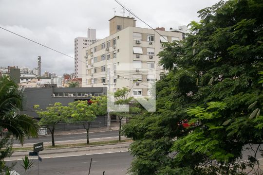 Vista do Quarto 1 de casa para alugar com 3 quartos, 250m² em Petrópolis, Porto Alegre