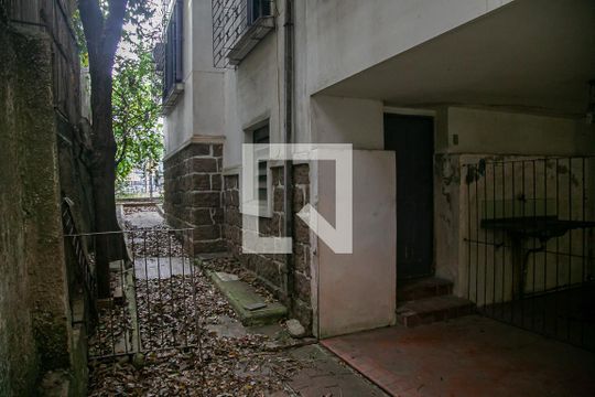 Área externa de casa para alugar com 3 quartos, 250m² em Petrópolis, Porto Alegre