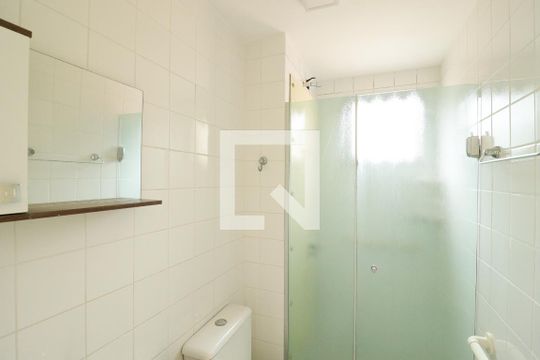 Banheiro de apartamento à venda com 2 quartos, 50m² em Vila Roque, São Paulo