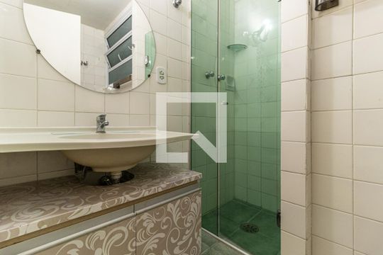 Banheiro de kitnet/studio para alugar com 1 quarto, 30m² em Vila Buarque, São Paulo