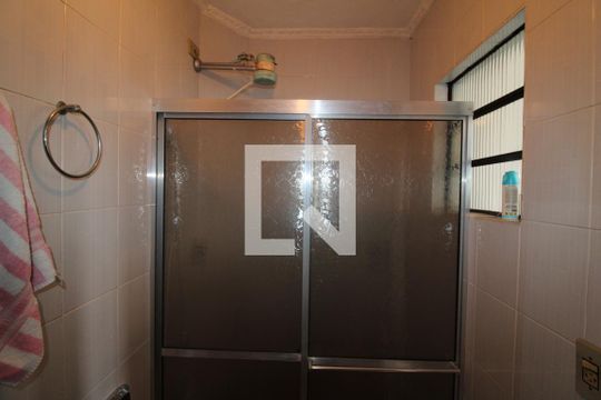 Banheiro de casa para alugar com 3 quartos, 150m² em Vila Nilo, São Paulo