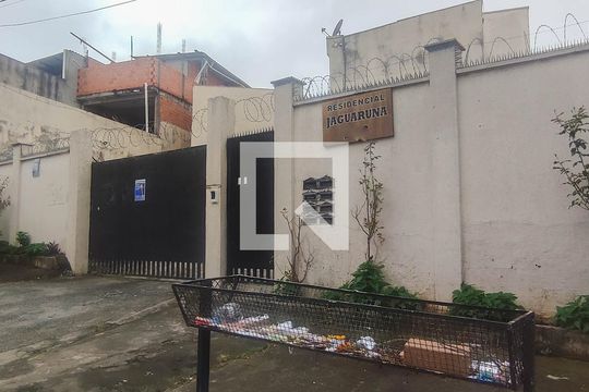 Fachada de casa de condomínio à venda com 2 quartos, 73m² em Vila Santana, São Paulo