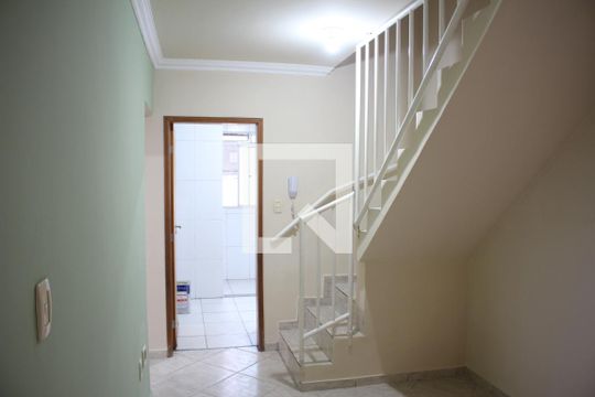 Sala de apartamento para alugar com 2 quartos, 60m² em Jardim Riacho das Pedras, Contagem