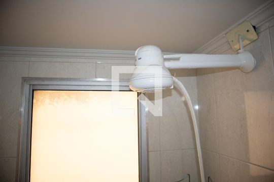 Banheiro de apartamento para alugar com 2 quartos, 53m² em Vila Gustavo, São Paulo