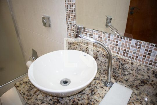 Banheiro de apartamento para alugar com 2 quartos, 53m² em Vila Gustavo, São Paulo