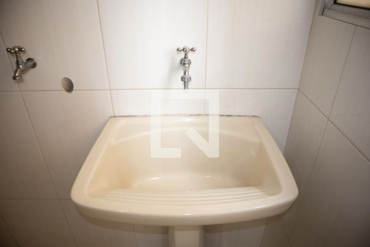Cozinha e Área de Serviço de apartamento para alugar com 2 quartos, 53m² em Vila Gustavo, São Paulo