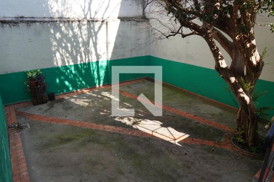 Quintal de casa à venda com 3 quartos, 147m² em Jardim Monte Kemel, São Paulo