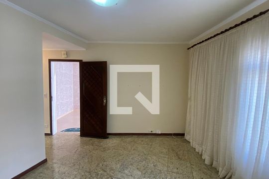 Sala de casa para alugar com 3 quartos, 156m² em Jardim Stella, Santo André