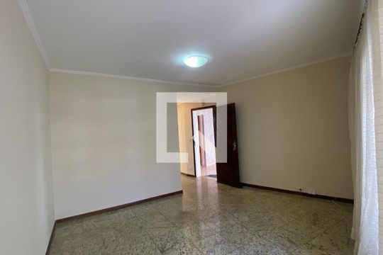 Sala de casa para alugar com 3 quartos, 156m² em Jardim Stella, Santo André