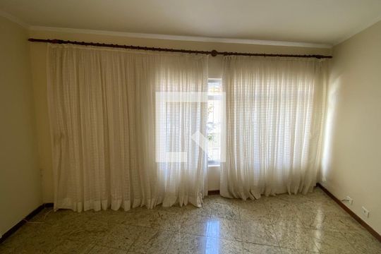 Sala de casa para alugar com 3 quartos, 156m² em Jardim Stella, Santo André