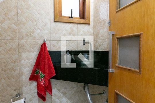 Lavabo 1 de casa para alugar com 3 quartos, 180m² em Itaquera, São Paulo