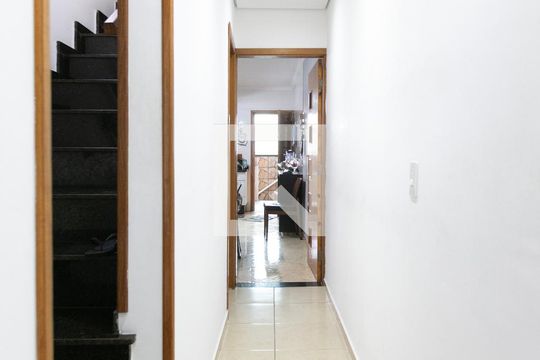 Corredor de casa para alugar com 3 quartos, 180m² em Itaquera, São Paulo