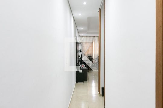 Corredor de casa para alugar com 3 quartos, 180m² em Itaquera, São Paulo