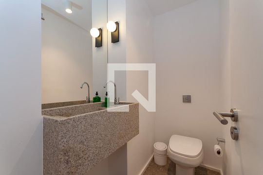 Lavabo de apartamento para alugar com 3 quartos, 134m² em Água Branca, São Paulo