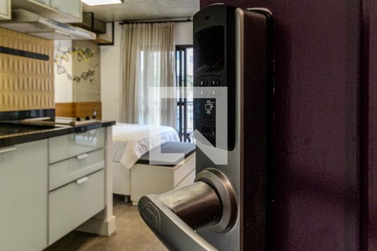 Fechadura Eletrônica de kitnet/studio para alugar com 1 quarto, 30m² em República, São Paulo