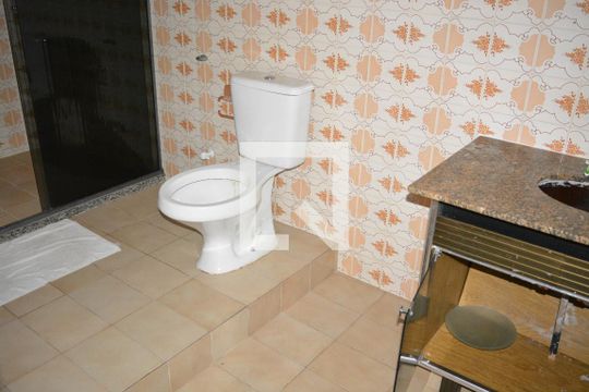 Quarto 1 com banheiro de casa para alugar com 2 quartos, 185m² em Caminho das Árvores, Salvador