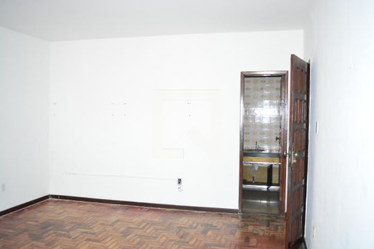 Quarto 1 com banheiro de casa para alugar com 2 quartos, 185m² em Caminho das Árvores, Salvador