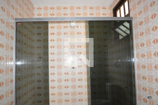Quarto 1 com banheiro de casa para alugar com 2 quartos, 185m² em Caminho das Árvores, Salvador