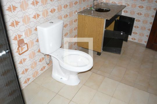 Quarto 1 com banheiro de casa para alugar com 2 quartos, 185m² em Caminho das Árvores, Salvador