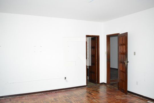 Quarto 1 com banheiro de casa para alugar com 2 quartos, 185m² em Caminho das Árvores, Salvador