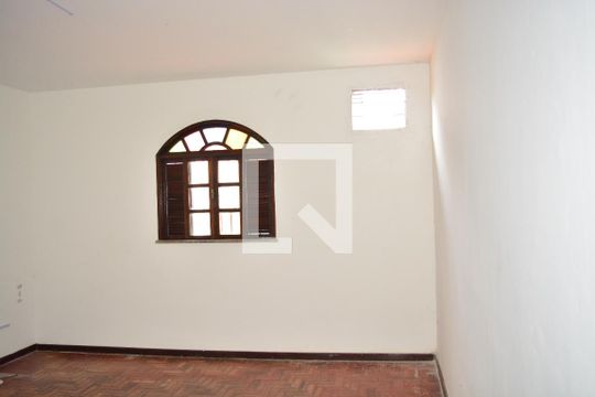 Quarto 1 com banheiro de casa para alugar com 2 quartos, 185m² em Caminho das Árvores, Salvador