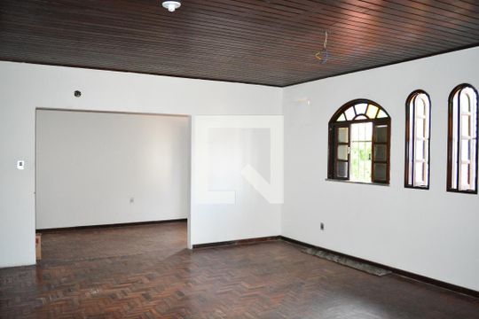 Casa para alugar com 2 quartos, 185m² em Caminho das Árvores, Salvador