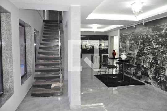 Sala de casa à venda com 5 quartos, 500m² em Pilares, Rio de Janeiro