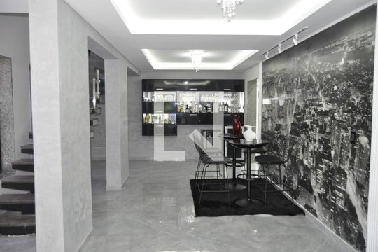 Sala de casa à venda com 5 quartos, 500m² em Pilares, Rio de Janeiro