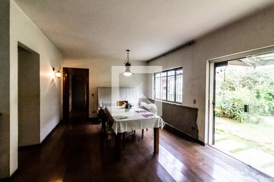 Sala de casa à venda com 4 quartos, 200m² em Cidade São Francisco, São Paulo