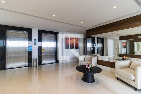 Hall de Entrada de apartamento à venda com 1 quarto, 36m² em Centro Histórico de São Paulo, São Paulo