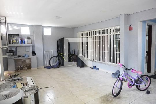 Garagem de casa à venda com 3 quartos, 270m² em Vila Cavaton, São Paulo