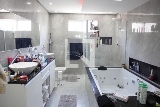 Banheiro da Suíte 1 de casa à venda com 3 quartos, 270m² em Vila Cavaton, São Paulo