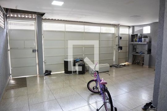 Garagem de casa à venda com 3 quartos, 270m² em Vila Cavaton, São Paulo
