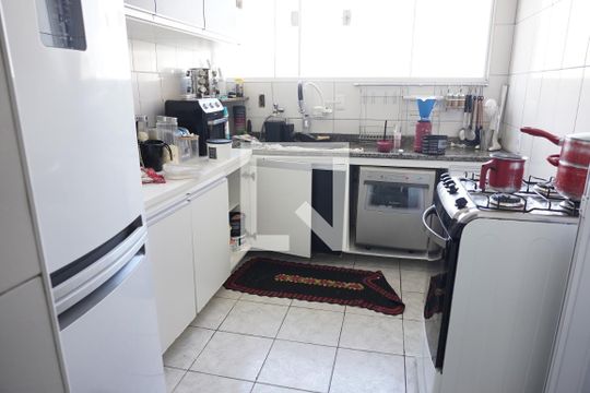 Cozinha de casa à venda com 3 quartos, 270m² em Vila Cavaton, São Paulo