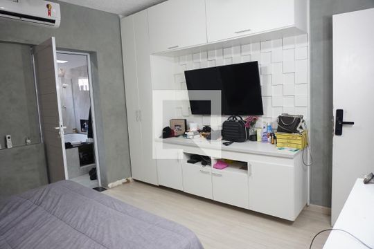 Suíte 1 de casa à venda com 3 quartos, 270m² em Vila Cavaton, São Paulo