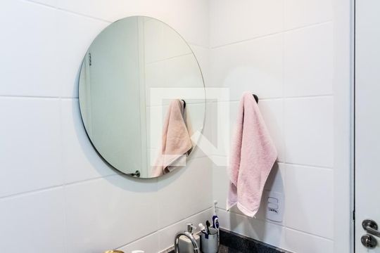 Banheiro de apartamento para alugar com 2 quartos, 34m² em Butantã, São Paulo
