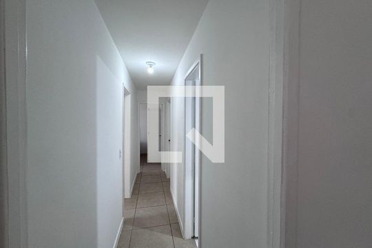 Corredor de apartamento à venda com 3 quartos, 92m² em Barra da Tijuca, Rio de Janeiro