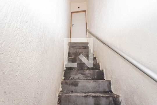 Escada de entrada de casa para alugar com 2 quartos, 115m² em Centro, Diadema