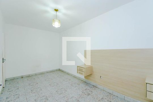 Quarto de casa para alugar com 1 quarto, 60m² em Parque Renato Maia, Guarulhos