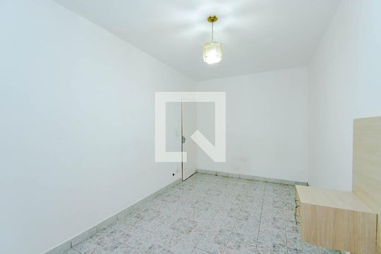 Quarto de casa para alugar com 1 quarto, 60m² em Parque Renato Maia, Guarulhos