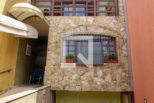 Fachada casa de casa para alugar com 3 quartos, 450m² em Limoeiro, São Paulo