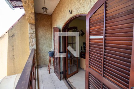 Quarto 1 / Varanda de casa para alugar com 3 quartos, 450m² em Limoeiro, São Paulo