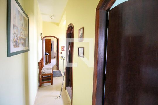 Corredor de casa para alugar com 3 quartos, 450m² em Limoeiro, São Paulo