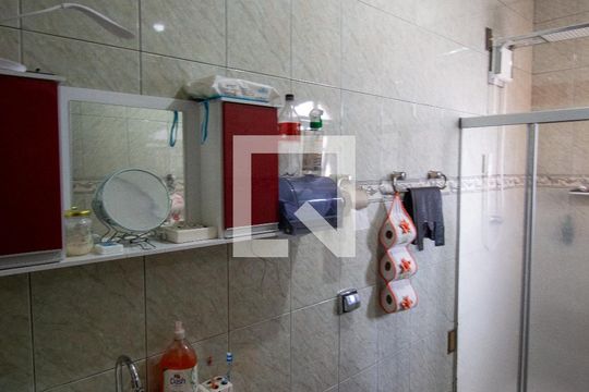 Banheiro 1 de casa para alugar com 3 quartos, 450m² em Limoeiro, São Paulo