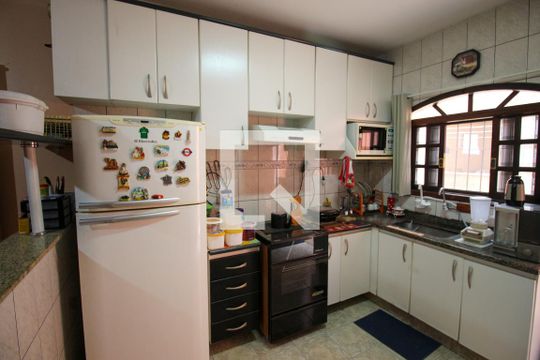 Cozinha de casa para alugar com 3 quartos, 450m² em Limoeiro, São Paulo